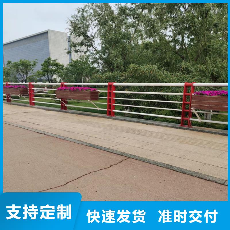 氟碳漆喷塑防撞护栏-镀锌静电喷塑护栏管厂家专业的生产厂家