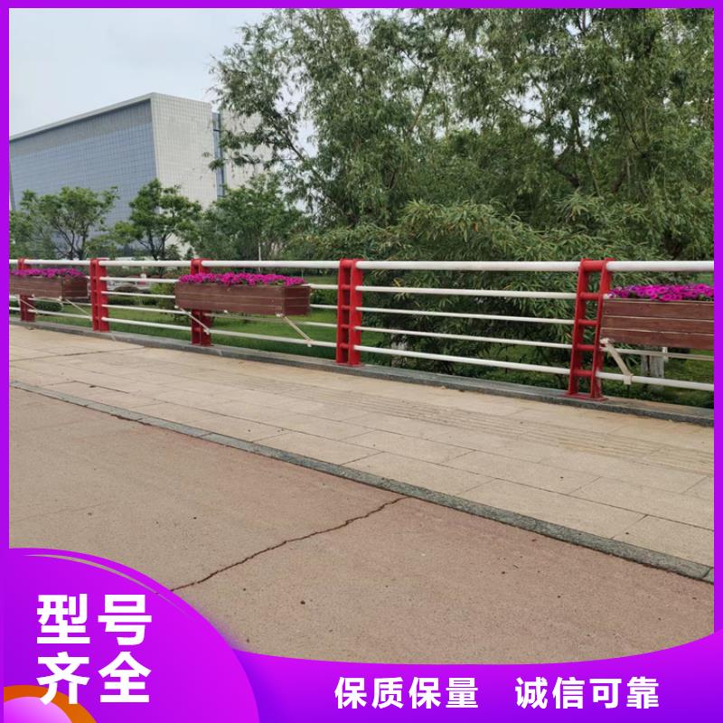 氟碳漆喷塑防撞护栏木纹转印护栏厂家实力才是硬道理